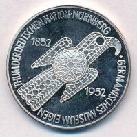 Németország 1952. 5M ezüstözött replikája, mely 2003-ban készült, német nyelvű leírással T:PP Germany 1952. 5 Mark silver plated replica made in 2003, with information in German C:PP