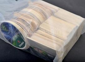 238 db különféle söralátét, közte retró darabokkal