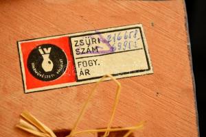 Iparművészeti Vállalatos kisméretű mázas kerámia falikép, kis kopásokkal, 8×8 cm