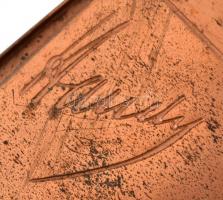 Éder Gyula (1875 - 1945): Tót lányka. Olaj, vászon, jelzett. Szecessziós fém képkeretben. A festmény...