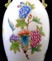 Herendi Viktória mintás váza, kézzel festett, jelzett, apró kopásokkal, m: 33 cm