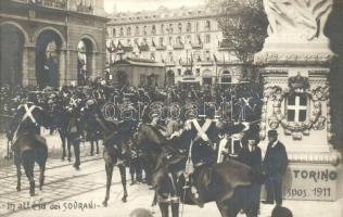1911 Torino, Turin; Esposizione, In attesa dei Sovrani / Expo, crowd awaiting the passing of the sovereigns. photo