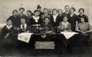 1938 Rákóczifalva, Varró tanfolyam Singer varrógépekkel. Fenyves photo