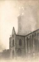 1923 Lőcse, Levoca; A Római katolikus Szent Jakab templom égése a tűzvészkor, a templom teteje teljesen leégett. Eredeti ritka felvétel! B. Kemény / burning church in the great fire. The roof was completely burnt down. Original rare photo!