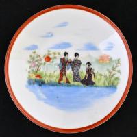 Jelzett gésás teás csésze és alj (3db), részben kézzel festett, egyiken hajszálrepedés