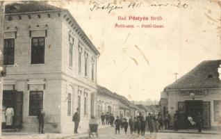 Pöstyénfürdő, Kúpele Piestany; Petőfi utca, Quittner Ignácz üzlete / Gasse / street view with shop (EK)
