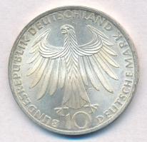 NSZK 1972J 10M Ag "Müncheni Olimpia - térdelő atléták" T:1-,2 ph. FRG 1972J 10 Mark Ag &qu...