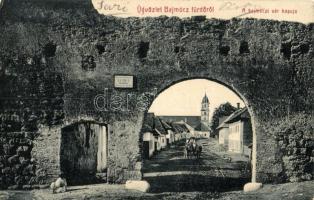 Bajmóc, Bojnice; Gróf Pálffy várkastély kapuja, utcakép. 577. Kiadja Gubits B. Privigyén / castle gate, street view