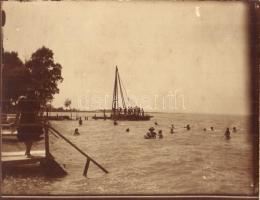 20 db régi fotó képeslap főleg az 1910-as évek elejéről hagyatékból, Balatoni fürdőzések, fürdőzők, ...