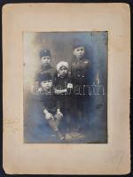 cca 1920-1930 Katonának és ápolónőnek öltözött gyerekek fotója, kartonon, foltos, sérült kartonnal, ...