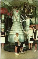 18 db modern űrhajózás motívumlap, amerikai űrhajósok, NASA / 18 modern motive postcards astronautic...