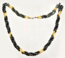 Dekoratív háromsoros gyöngy nyaklánc, h: 44 cm
