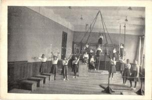 A Szent Szív zárda tornaterme, lányok sportszerekkel / Hungarian priorys gym hall, interior, girls with sport equipments