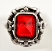 Ezüst(Ag) gyűrű, szintetikus rubin díszítéssel, jelzett, méret: 52, bruttó: 3 g