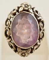 Ezüst(Ag) gyűrű, ametiszt kővel, jelzés nélkül, bruttó: 8,8 g