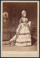 cca 1880 Díszes ruhás hölgy. Dr. Székely, Wien. Jelzett fotó. 11x17 cm