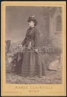 cca 1880-1900 3 db női viseleteket bemutató kabinetfotó és vizitkártya