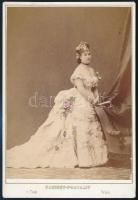 cca 1880-1900 3 db női viseleteket bemutató kabinetfotó és vizitkártya