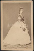 cca 1880-1900 3 db női viseleteket bemutató kabinetfotó és vizitkártya