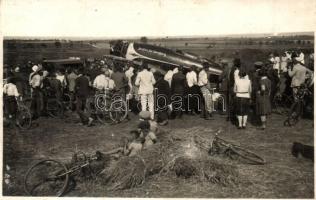 1931 Bicske, Endresz György és Wilczek Sándor Amerikai-Magyar atlanti óceán átrepülése közben gépleállás miatt végrehajtott kényszerleszállás a város határában, Justice for Hungary repülőgép, photo (fl)