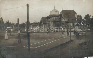 1913 JAVÍTÁS: Budapest X: Népligeti teniszpálya!!! Korábban tévesen szerepelt:  Budapest II. Budai Torna Egylet (BBTE) teniszpályája a Széll Kálmán téren / tennis court. Schäffer Armin photo