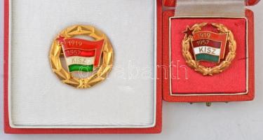 Vegyes 9db-os magyar szocialista jelvény és kitüntetés tételek, mind tokban, hozzá néhány adományozó...