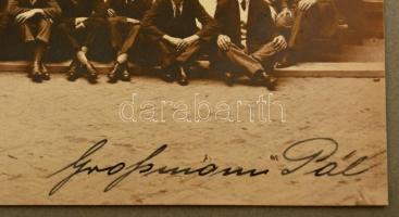 1926 A Magyar Nemzeti Bank pénzjegynyomdájának kollektívája. Grossmann Pál jelzett fotója kartonon. ...