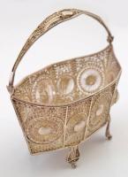 1821 Brünn, antik ezüst készlet. Áttört kosárka, aranyozott belsőrésszel, hat kiskanál, cukorfogó, m...