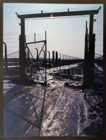 Auschwitz - a halál rezidenciája. Szöveg: Teresa és Henrik Swiebocki, Fotók: Adam Bujak. Krakkó, 201...