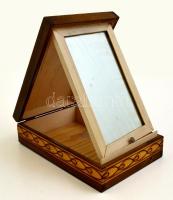 Díszes fa doboz, belsejében tükörrel, jó állapotban, 23,5x15,5x6,5 cm