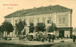 1910 Szigetvár, Zrínyi tér, Takarékpénztár, piaci árusok, Deutsch Dávid fia üzlete. Corvina 2620.