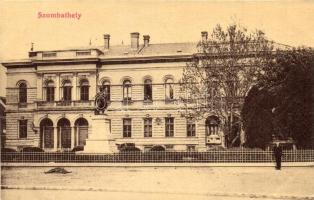 Szombathely, Színház a Berzsenyi szoborral. W. L. 188.