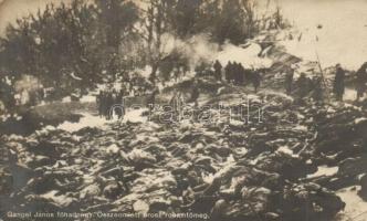 Összeomlott orosz rohamtömeg. Gangel János főhadnagy. Hadifénykép Kiállítás / WWI Austro-Hungarian K.u.K. military, dead Russian soldiers. Hungarian Military Photo Exhibition (kopott sarkak / worn corners)