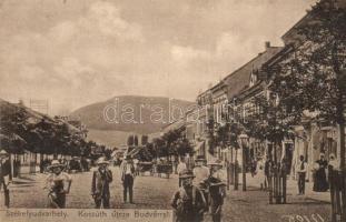 1917 Székelyudvarhely, Odorheiu Secuiesc; Kossuth utca háttérben a Budvárral, Serba Ödön kiadása / Street view with castle in the background