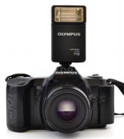 Olympus OM 101 filmes SLR fényképezőgép, AF 50mm f/1.8 objektívvel +Olympus Electronic Flash T18 vaku, elemekkel, működőképes állapotban, Fotima vászon válltáskával