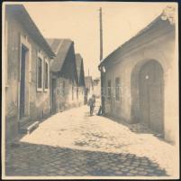 cca 1920-1930 Budapest, Tabán, Aranykakas utca, utcarészlet, 2 db fotó, 17×17 cm