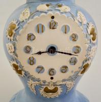 cca 1900 Figurális asztali óra (nem működik), kézzel festett mázas kerámia, jelzés nélkül, kopott, m...