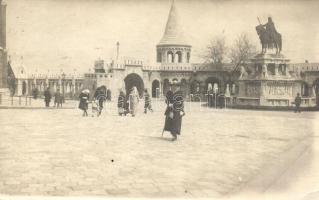 40 db régi magyar és történelmi magyar városképes lap, közte pár fotó / 40 pre-1945 Hungarian and Historical Hungarian town-view postcards, among them a few photos