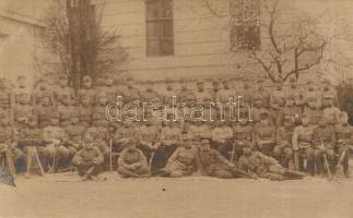 40 db régi magyar és történelmi magyar városképes lap, közte pár fotó / 40 pre-1945 Hungarian and Hi...