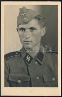 1942 SS-Totenkopf tiszt , fotó, hátulján feliratozva, 14×9 cm
