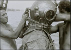 cca 1948 Budapest, a Lánchíd újjáépítésének kezdetén (az egyik felvétel hátterében a Kossuth híd), 9...