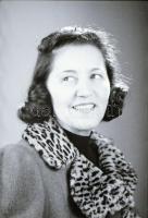 cca 1942 Karády Katalin (1910-1990) színésznő ismert és kevésbé ismert arca, 2 db szabadon felhaszná...