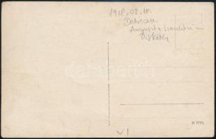 1918 Debrecen, az Auguszta szanatórium ápoltjai, fotó, hátulján feliratozva, 9×14 cm