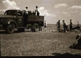 1960 előtti teherautókról készült 6 db szabadon felhasználható vintage negatív, 24x36 mm és 9x6 cm k...