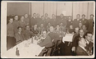 1936 a Ludovika 1921-ben végzett hallgatóinak 16 éves találkozója, fotó, hátulján feliratozva,