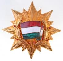 1976. A Magyar Népköztársaság rubinokkal ékesített Zászlórendje aranyozott, zománcozott tombak kitüntetés, rubinokkal díszítve. (80mm) T:2 /  Hungary 1976. Flag Order of the Hungarian Peoples Republic, 1st Grade, decorated with rubies gold-plated, enamelled tombac decoration with rubies. (80mm) C:XF NMK 683.