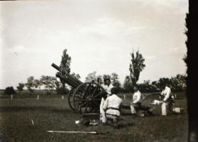 Katonai felvételek különféle korokból, 10 db szabadon felhasználható vintage negatív és/vagy diapozi...