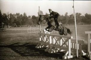cca 1949 Honvéd hét a Margit-szigeten (fegyverek, lovas bemutató, céllövészet, katonai dzsip), 20 db...