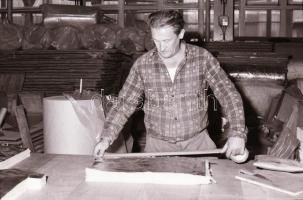 1985 Metrókocsik gyártása a GANZ-MÁVAG-ban, 57 db szabadon felhasználható vintage negatív, 24x36 mm