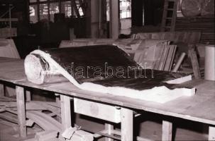 1985 Metrókocsik gyártása a GANZ-MÁVAG-ban, 57 db szabadon felhasználható vintage negatív, 24x36 mm